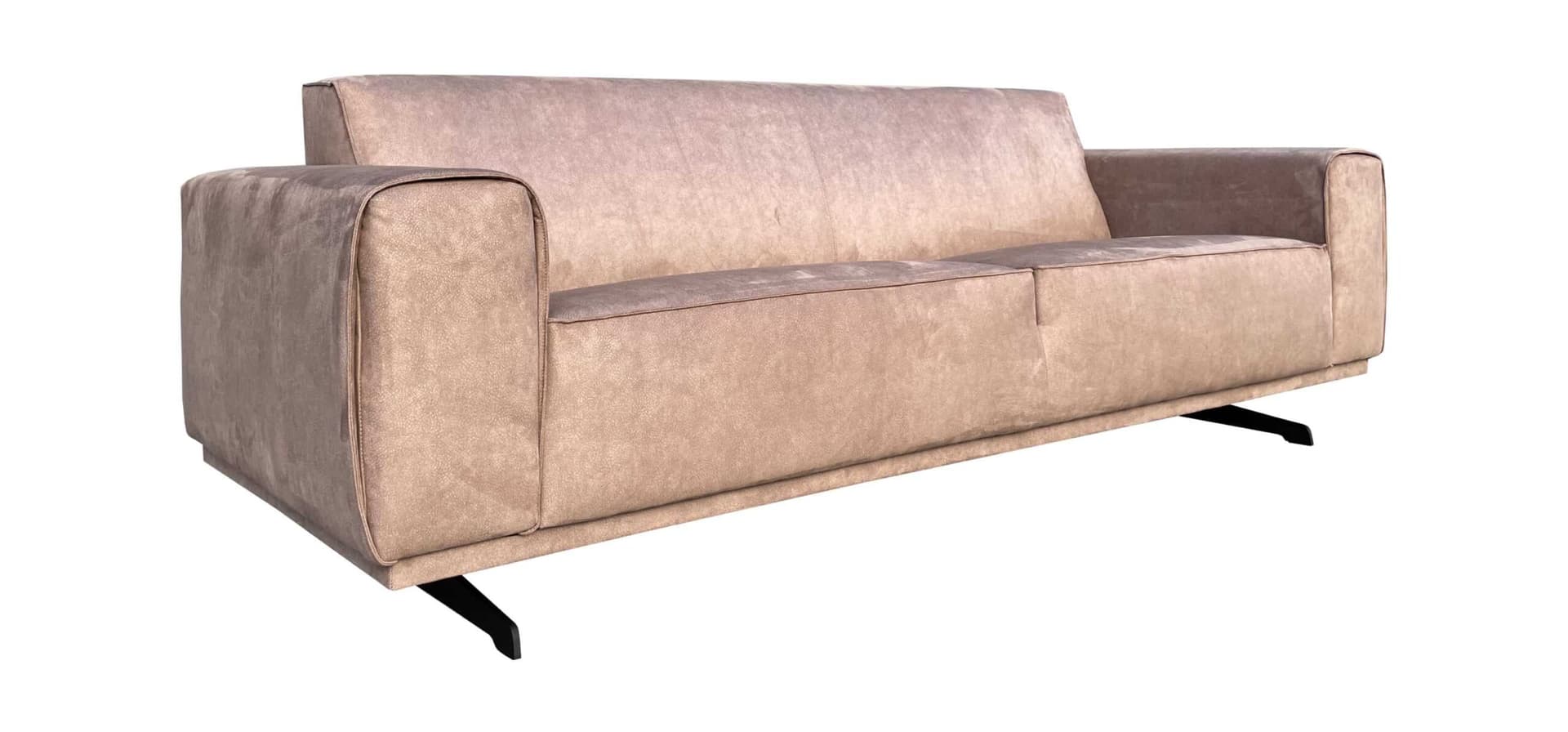 Zijkant van taupe 3-zitsbank Mark met zwarte sledepoten en luxe Hunter 800 bekleding