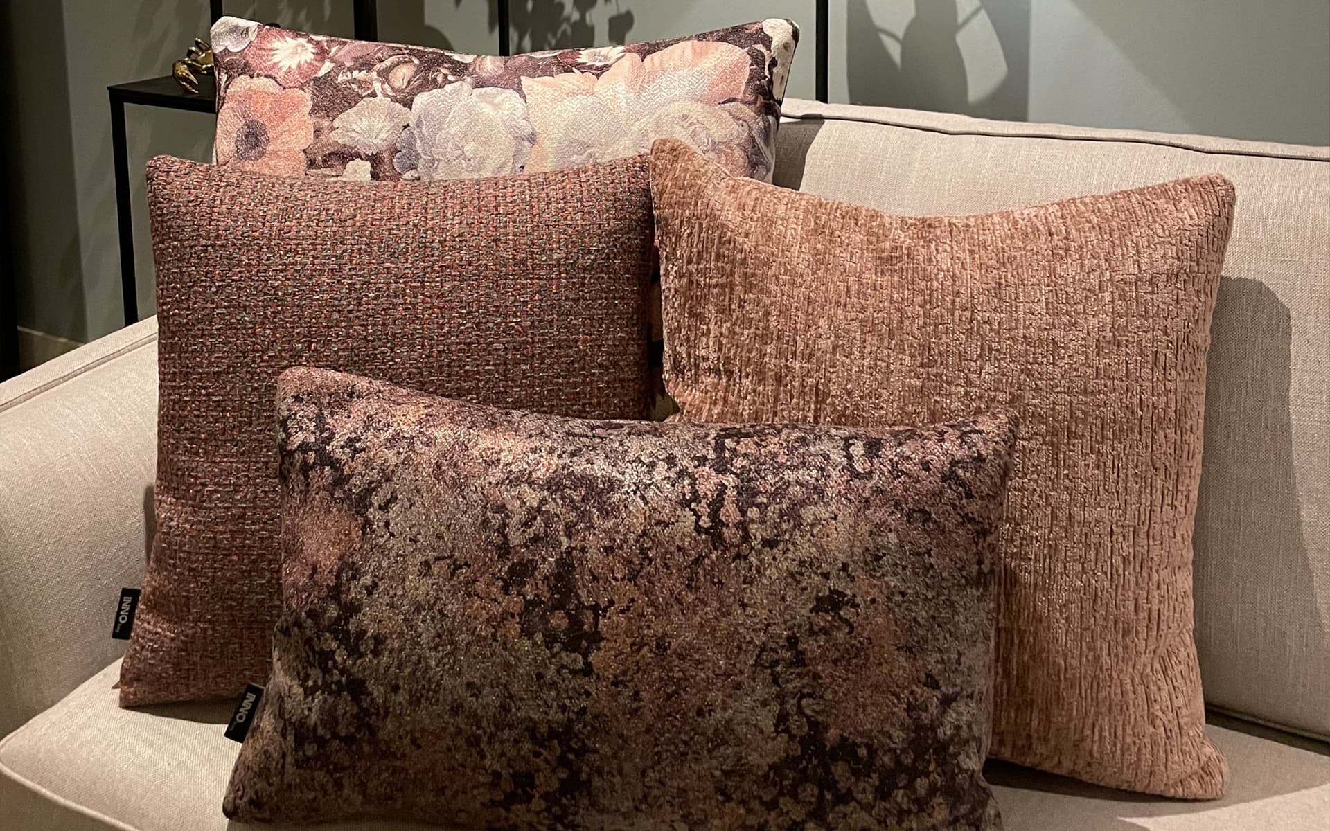 Rose luxe sierkussens met print stoffen