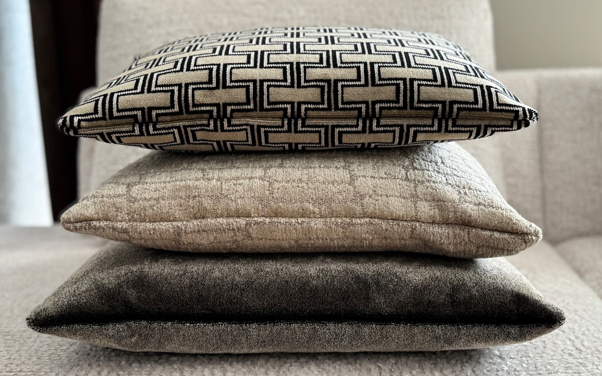 3 luxe sierkussens in beige en grijs tinten