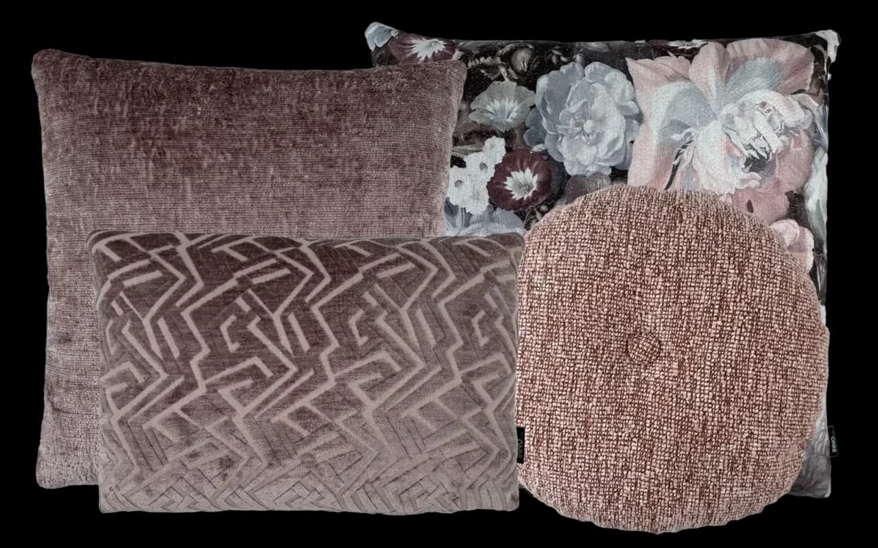 Roze sierkussenset soft bestaande 2 vierkante kussens een langwerpig en een rond kussen