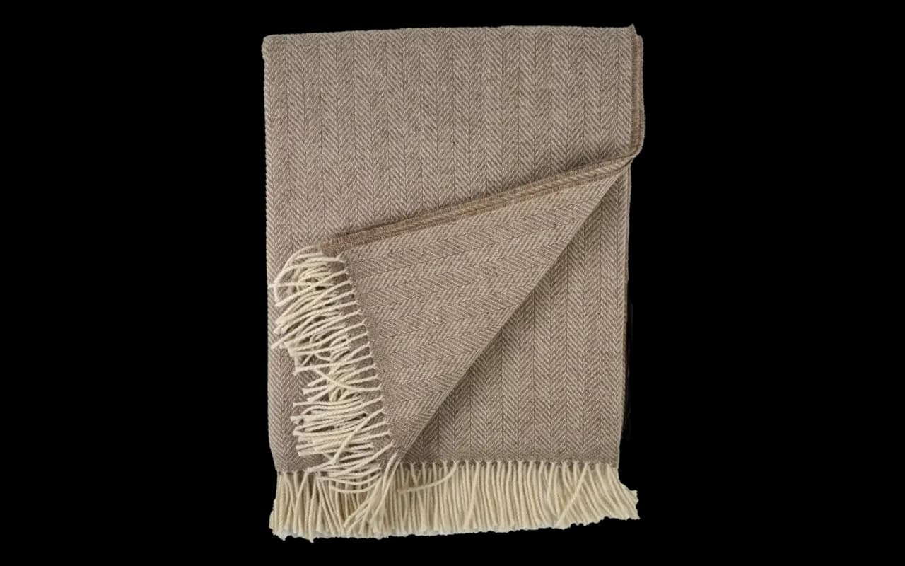 Luxe wollen plaid 200 x 145 cm lichtbruin, open en uitgespreid