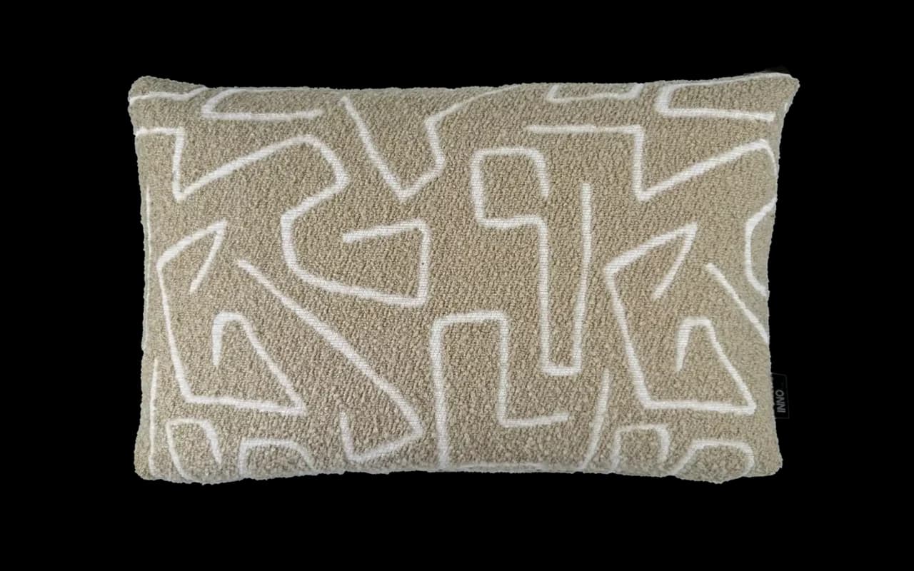 Langwerpig sierkussen Beza Beige 35 x 55 cm met een trendy motief stof