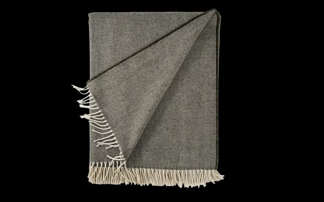 Donkergroene merino wollen plaid 200 x 145 cm met luxe uitstraling